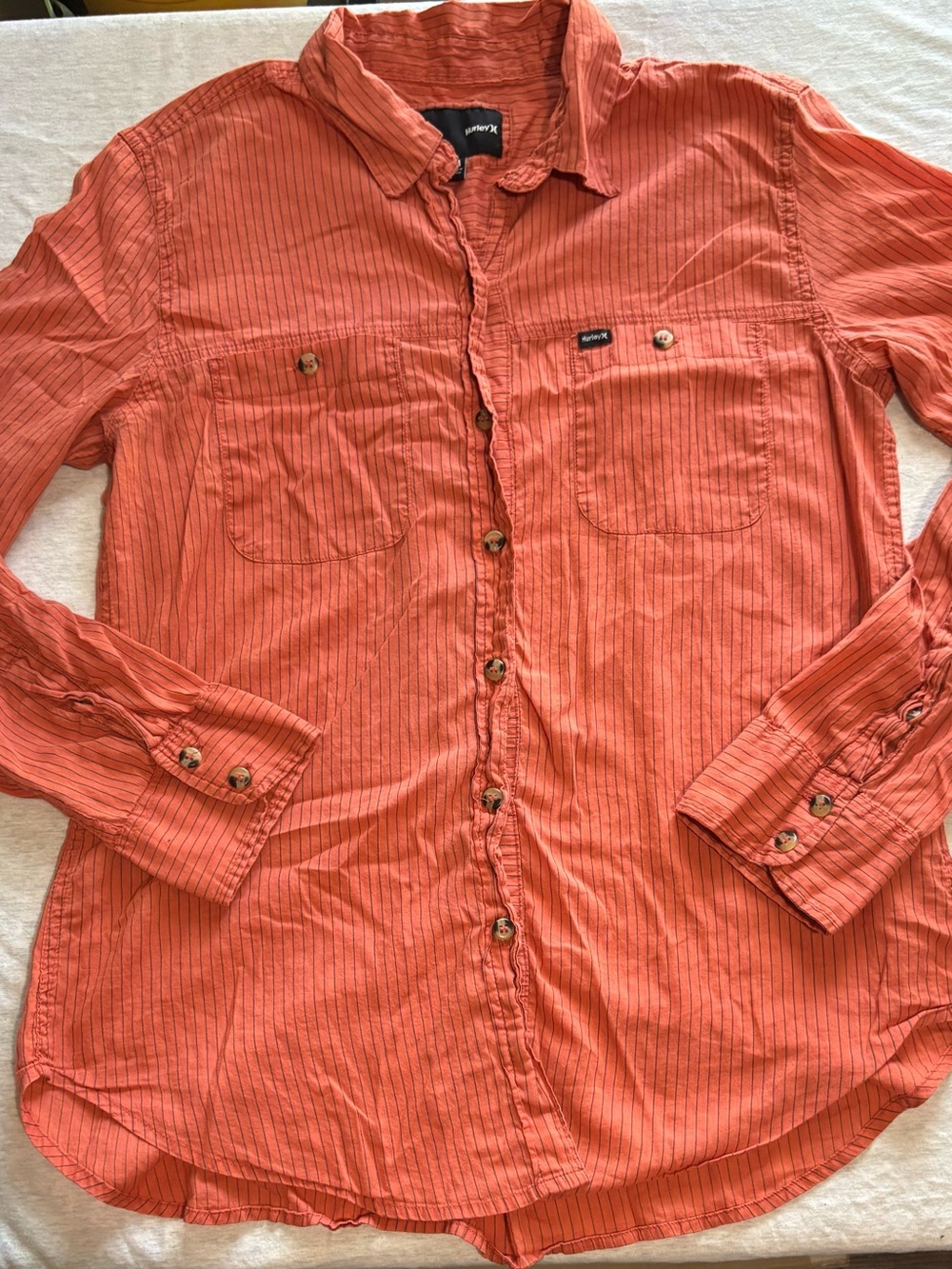 Hurley Women’s Button Front Shirt – Medium – Dusty Coral Pinstripe